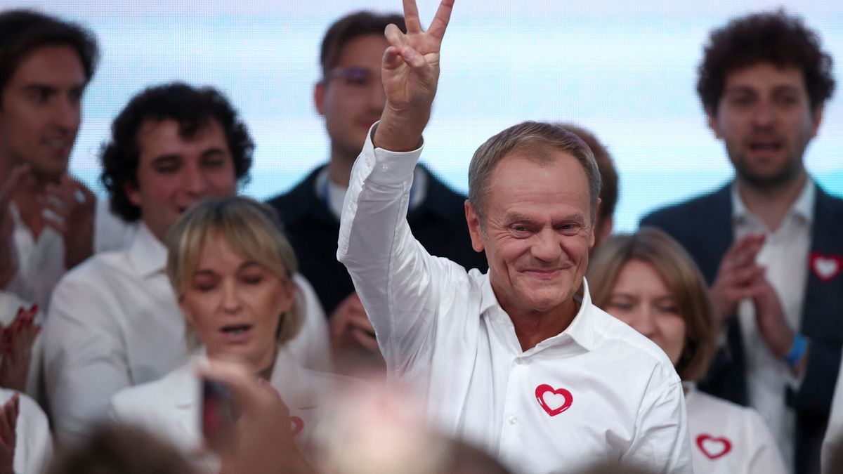 Los sondeos dan la victoria al PiS en Polonia, pero la oposición podría formar Gobierno