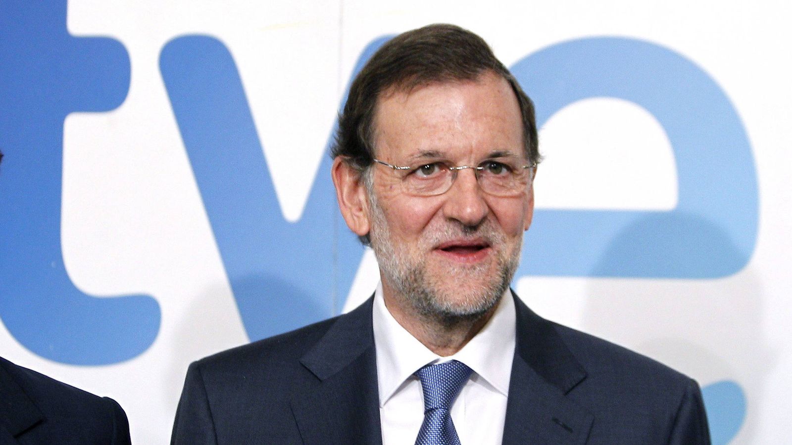 Foto: El presidente del Gobierno, Mariano Rajoy, a su llegada a los estudios Buñuel, para realizar una entrevista. (Efe) 