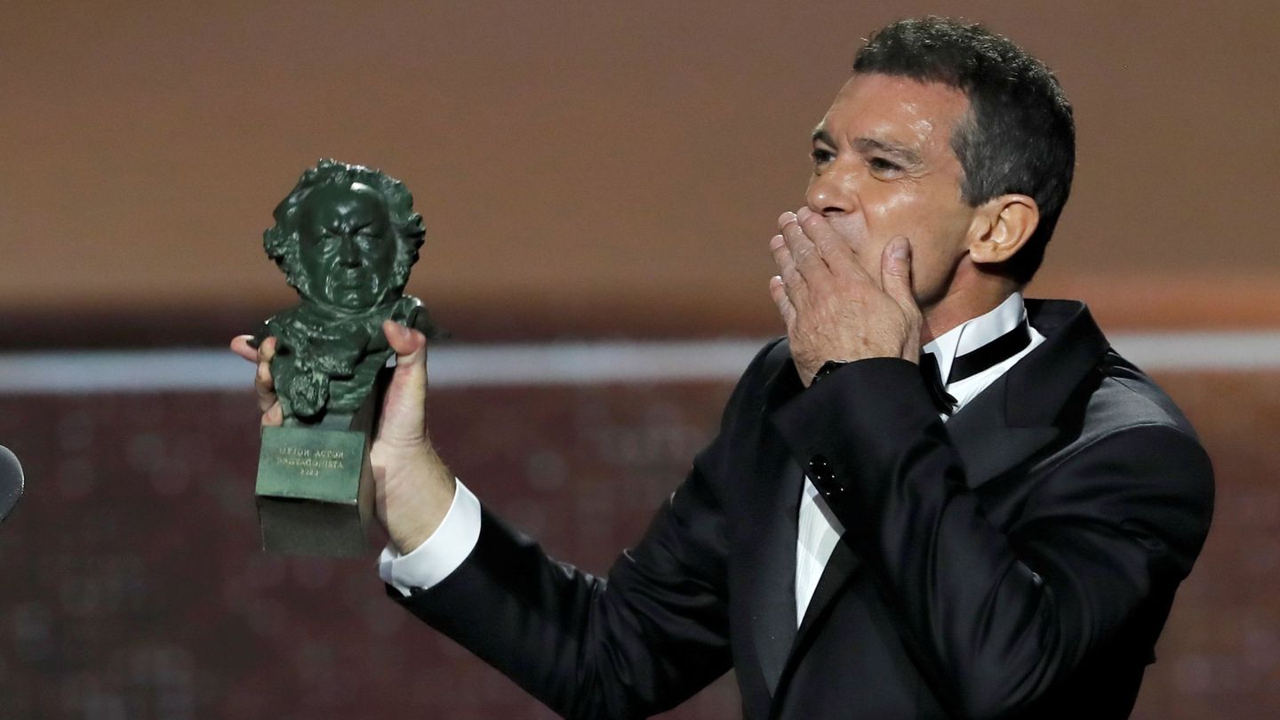 Antonio Banderas recibe el Goya al Mejor actor protagonista. (EFE)