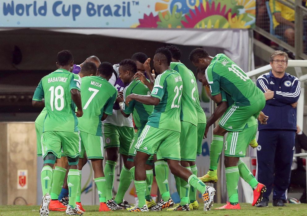 Foto: Los jugadores de Nigeria celebran el gol de Odemwingie ante Bosnia.