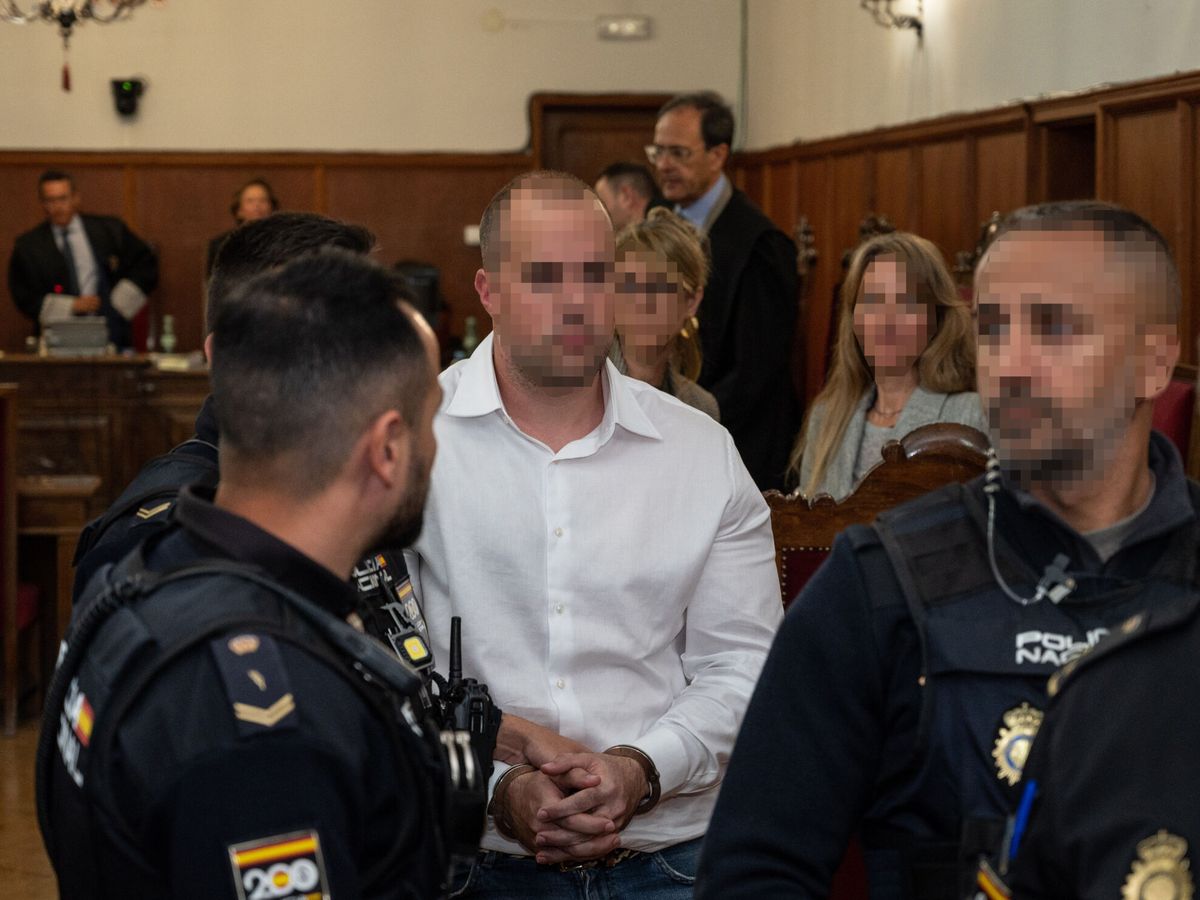 Foto: Eugenio Delgado tras el veredicto de su juicio, en la Audiencia Provincial de Badajoz. (EFE)