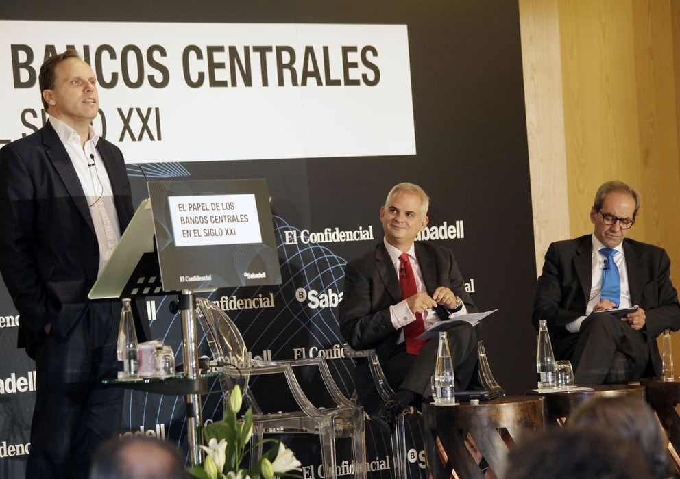 Foto:  Daniel Lacalle, Alberto Artero y José Manuel González-Páramo, durante el debate (Foto: E. Villarino)