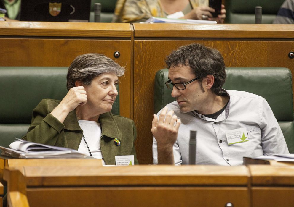 Foto: Los parlamentarios de EH Bildu Laura Mintegi y Julen Arzuaga. (EFE)