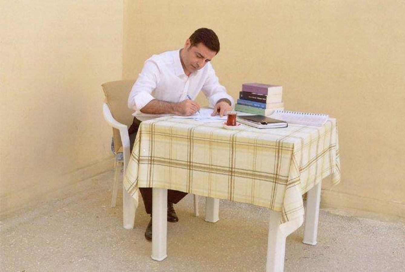 El candidato presidencial Selahattin Demirtas en la cárcel.