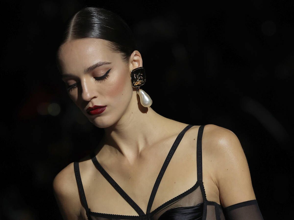 Foto: El maquillaje del último desfile de Dolce & Gabbana se acerca mucho al 'makeup revenge' de TikTok. (Getty/Vittorio Zunino Celotto)