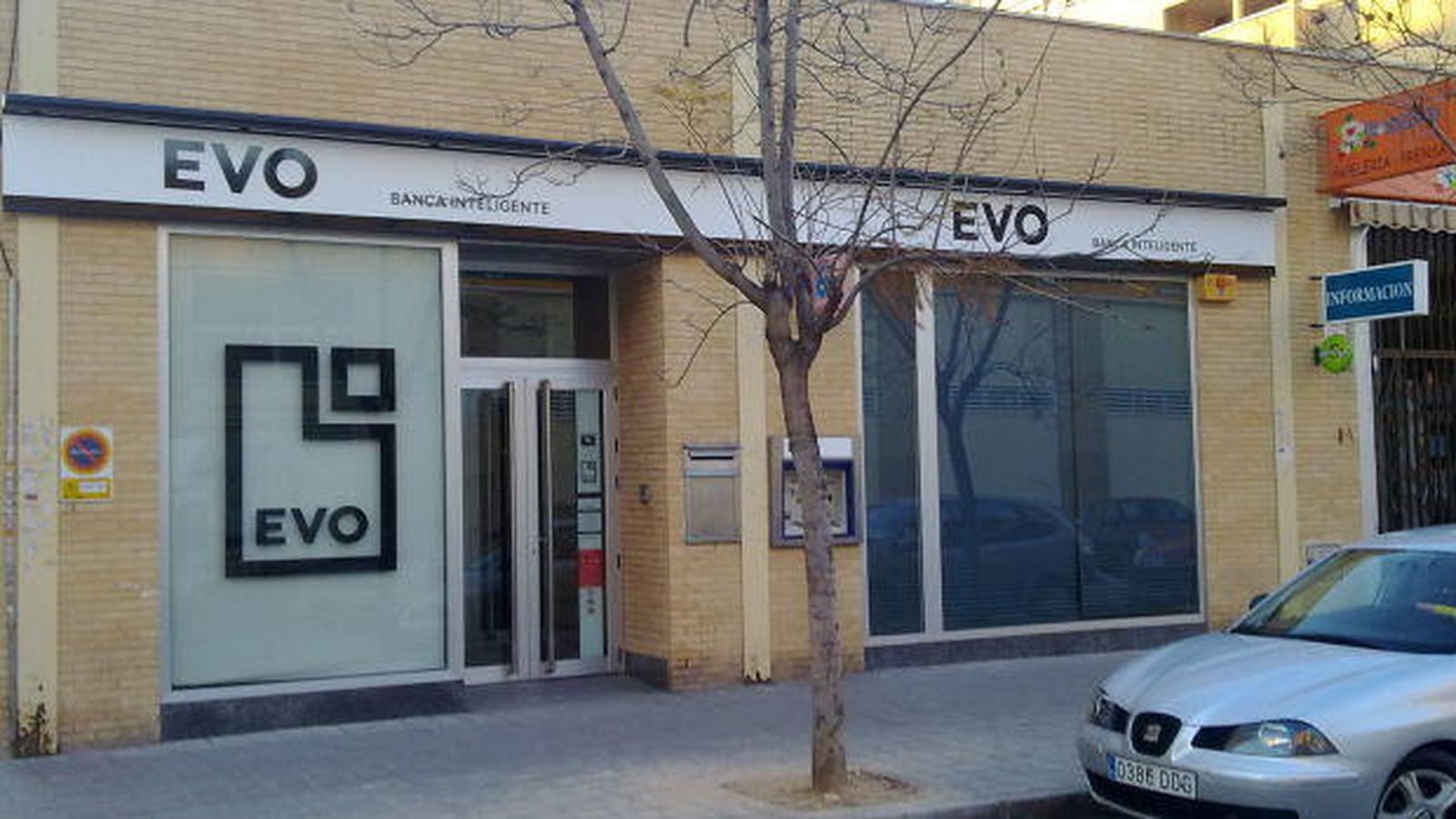 Foto: Evo Banco devolverá los dos euros de comisión que carguen otras entidades. (Foto: pildoraslegales.com)