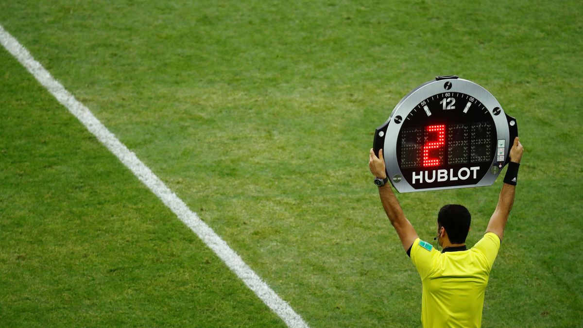 La MLS presenta el arbitraje del futuro: un minuto de castigo por no salir del campo a tiempo