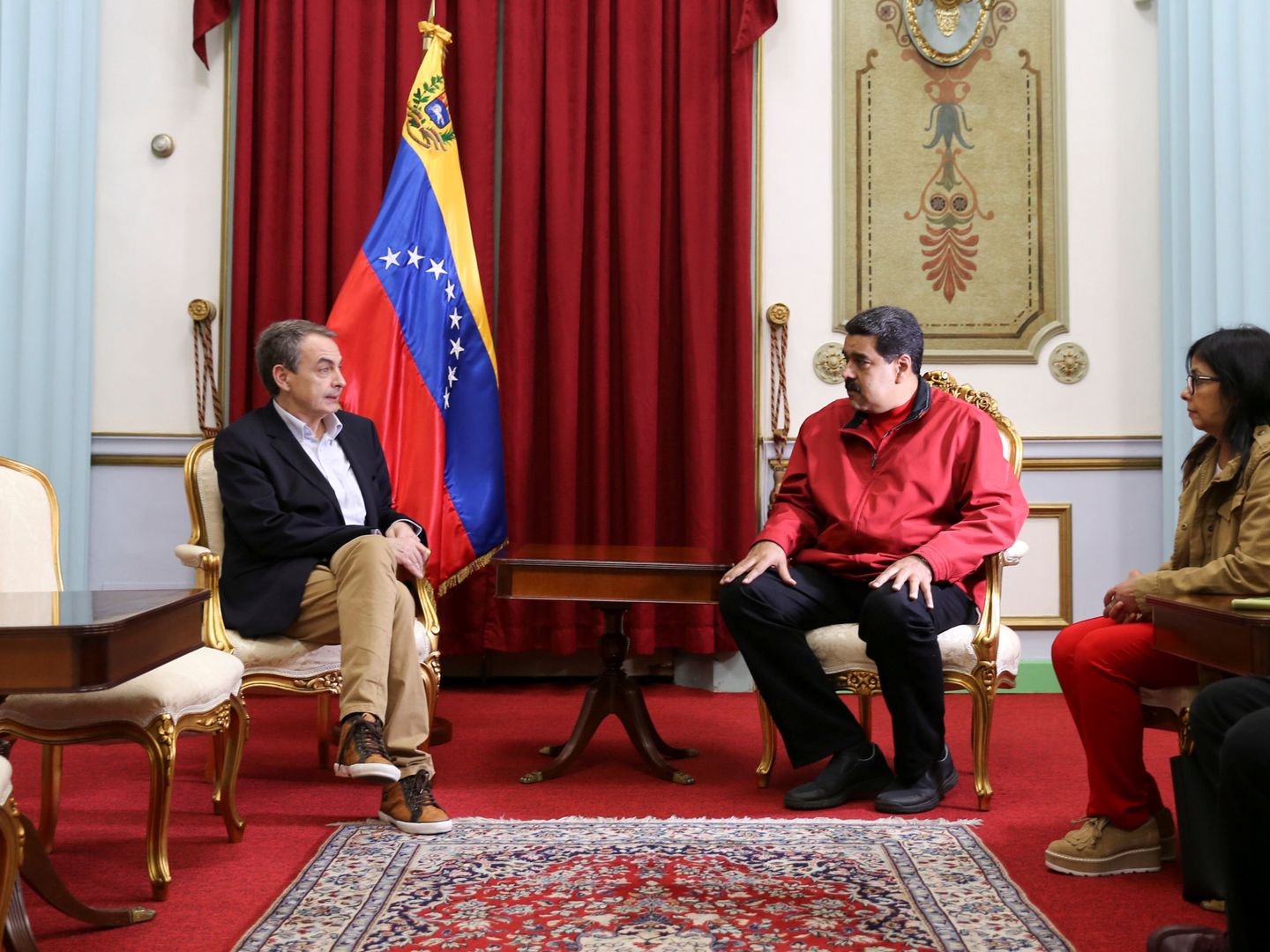 El expresidente José Luis Rodríguez Zapatero, con el mandatario venezolano, Nicolás Maduro, en febrero pasado. (Reuters)