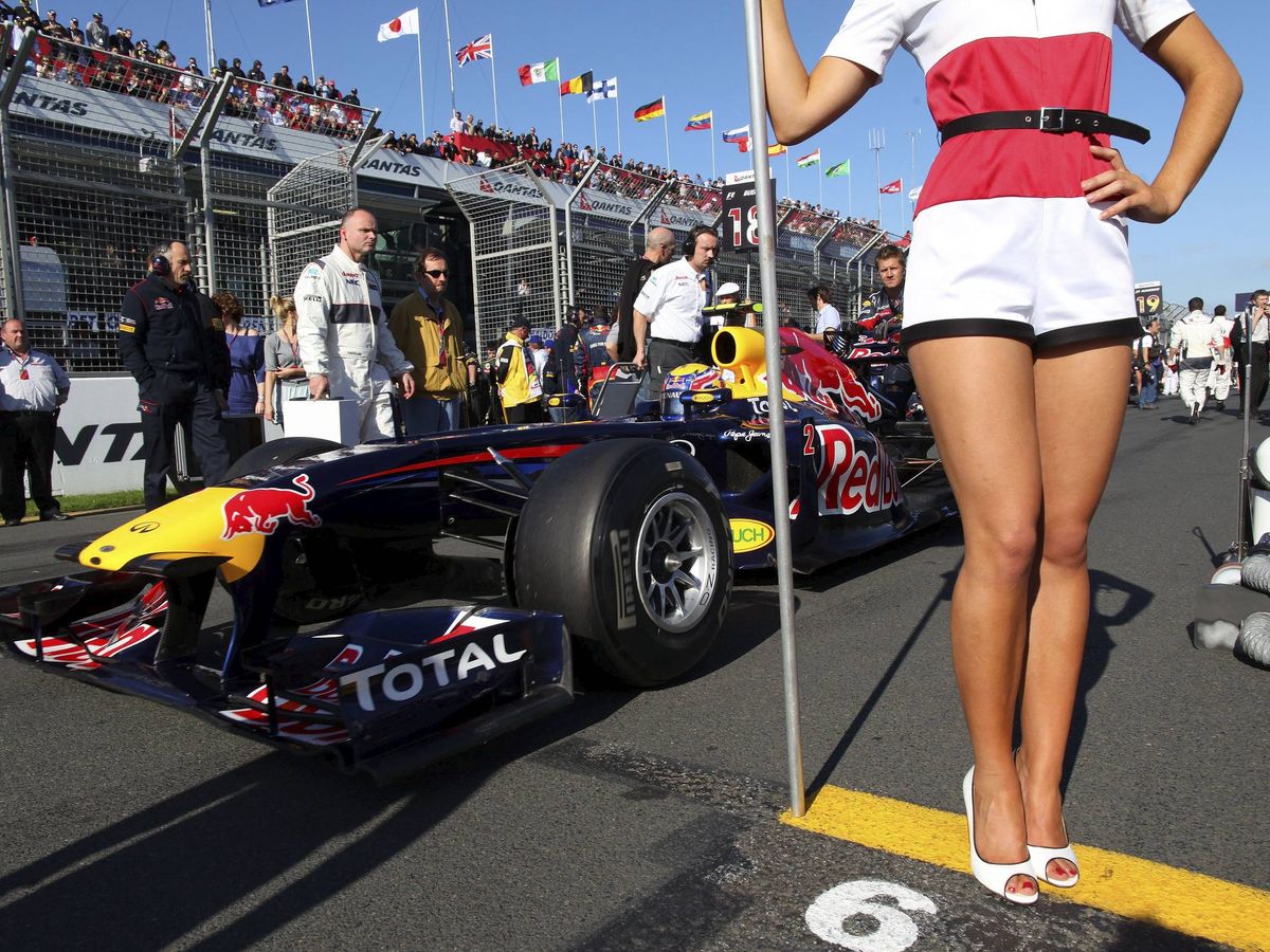 Foto: Qué hacer en la Fórmula 1 cuando pillabas a tu piloto con una azafata en el camión. (EFE)