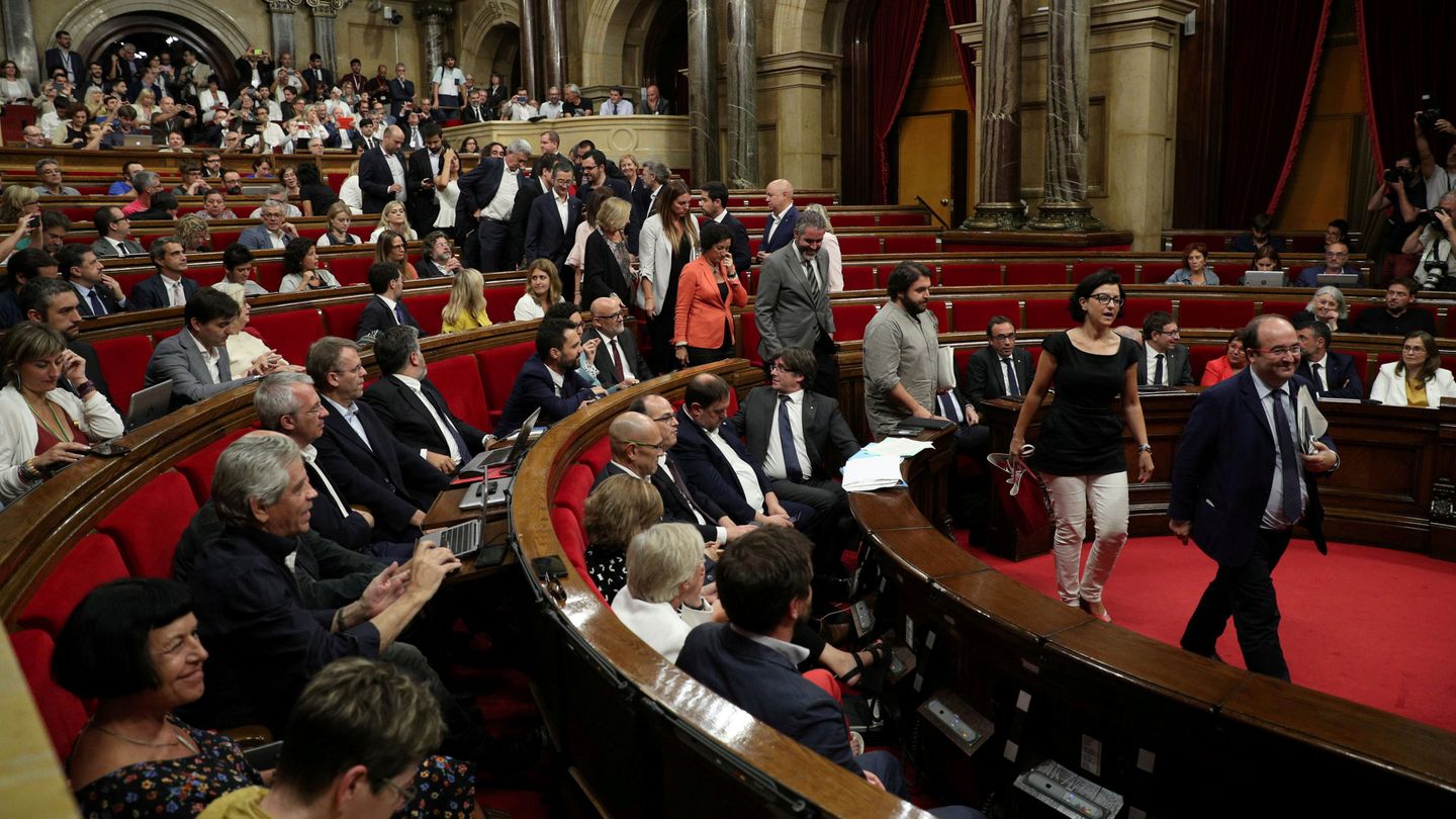 Diputados de PSC, C's y PP abandonan el Parlamento. (Reuters)