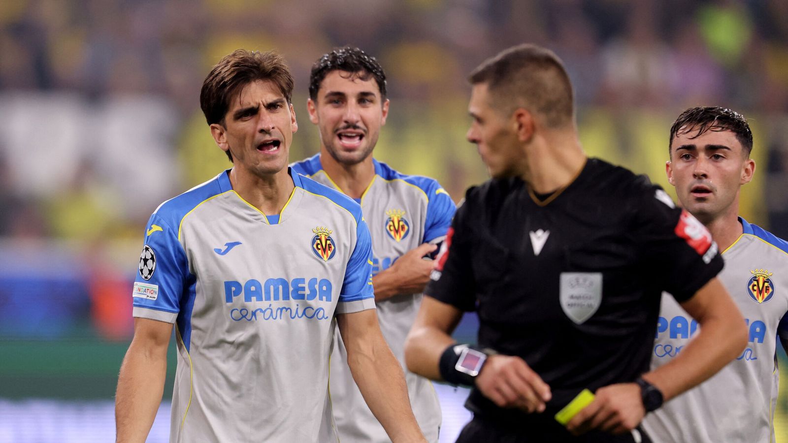 El Villarreal de Íñigo Pérez debuta con derrota ante el Borussia Dortmund en la Champions (3-2)
