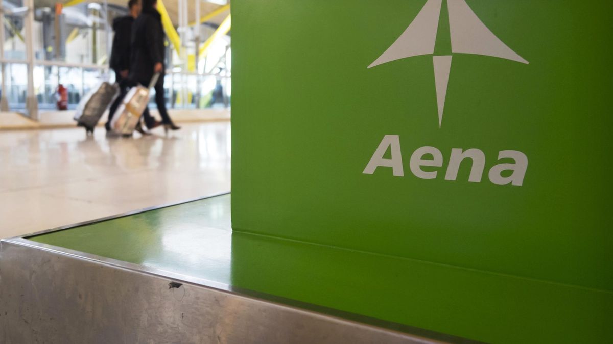 La CNMC comunica a Aena una bajada final de las tasas aéreas del 1,9% en 2016 