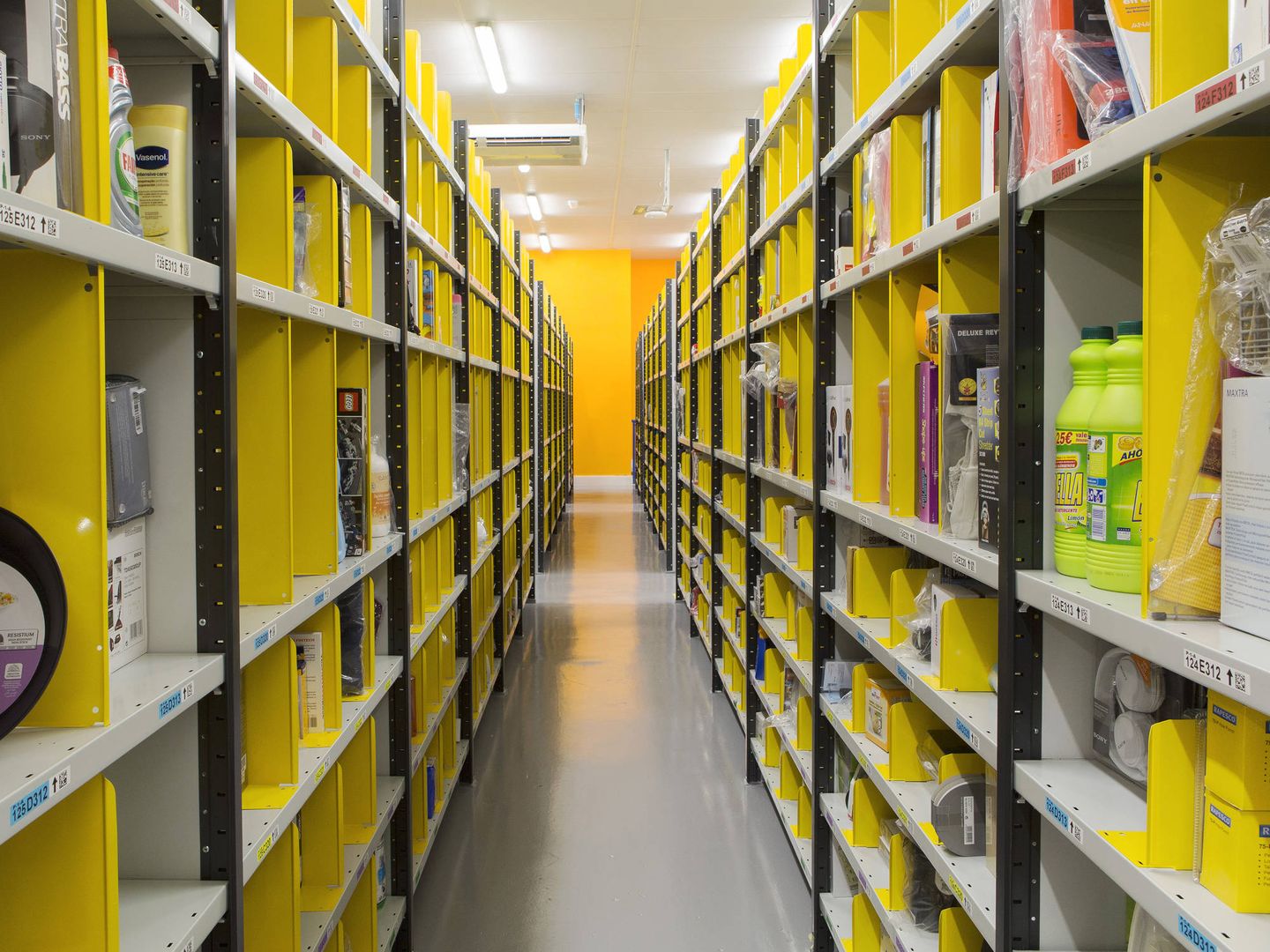 Imagen del interior del nuevo almacén de Amazon en Legazpi (Madrid).
