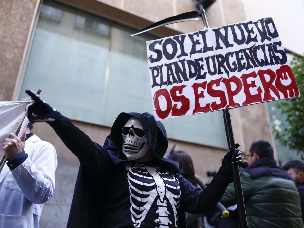 Foto: Protestas de los médicos de urgencias en Madrid. (EFE/Rodrigo Jiménez)