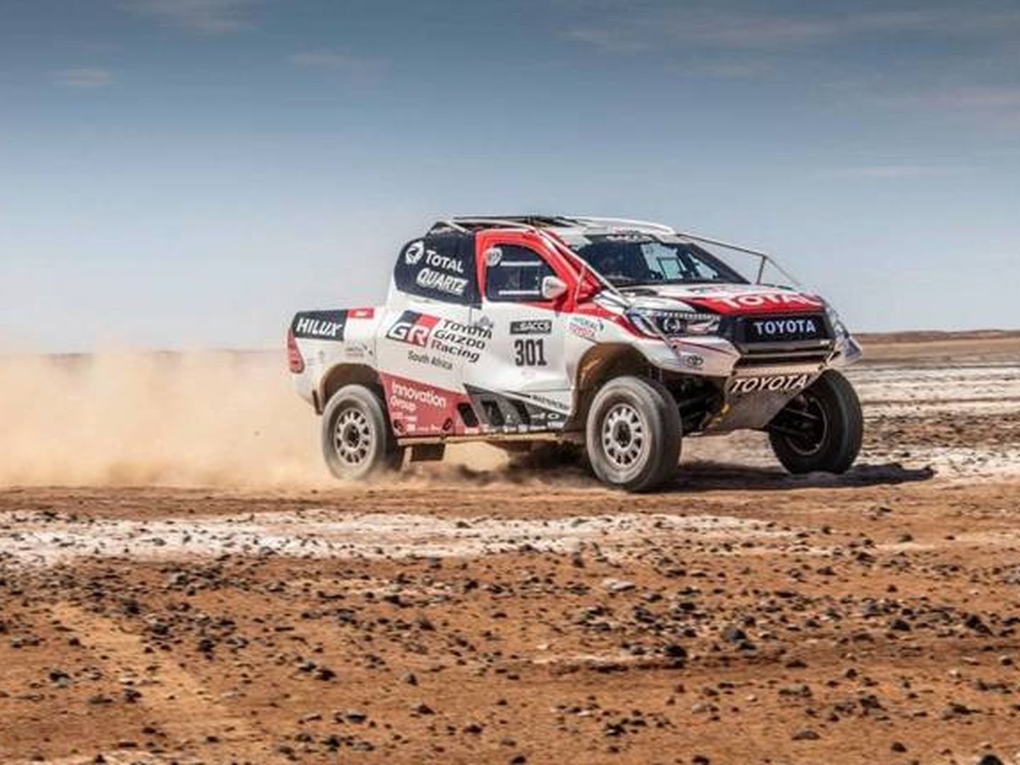 Alonso sobre el desierto de Kalahari. (Toyota)