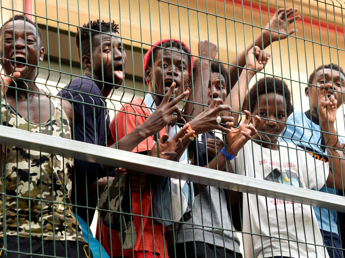 Migrantes en el CETI de Ceuta. (Reuters)