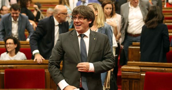 Foto: El expresidente de la Generalitat Carles Puigdemont, tras finalizar un pleno en el Parlament. (EFE)