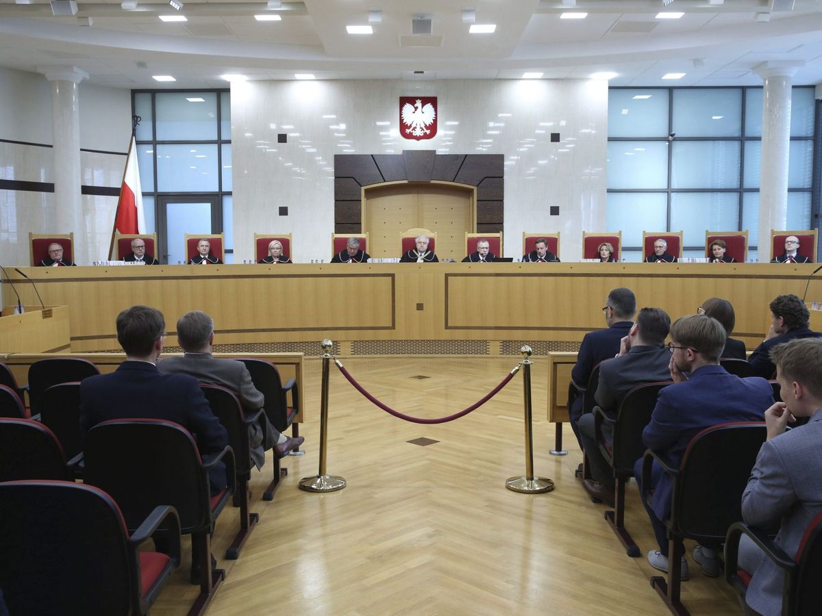 Foto: El Tribunal Constitucional polaco, durante una sesión. (EFE)