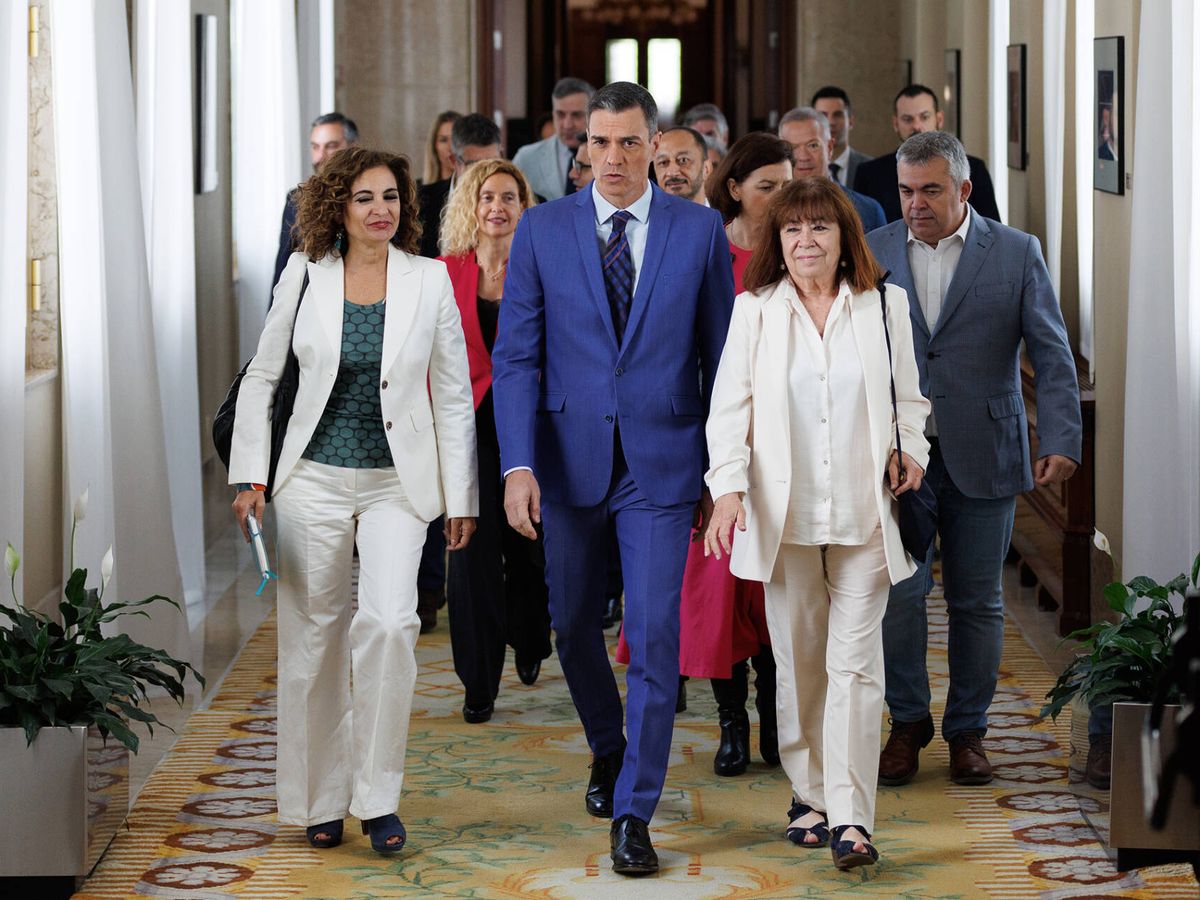 Foto: El presidente del Gobierno, Pedro Sánchez, a su llegada este miércoles al Congreso de los Diputados para asistir a la reunión del grupo parlamentario socialista. (Europa Press/Eduardo Parra)