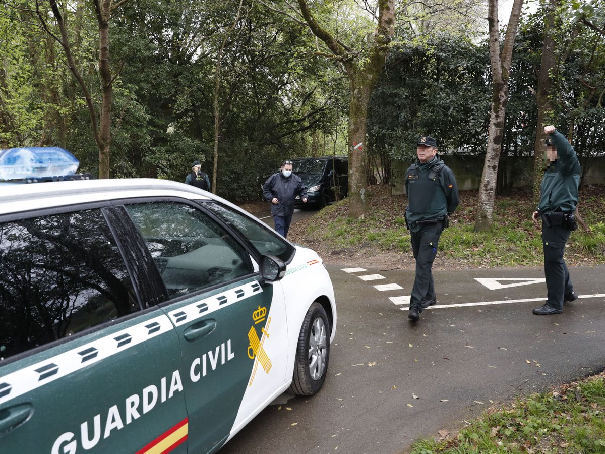 Foto: Imagen de archivo de un coche de la Guardia Civil. (EFE/Juan Herrero)