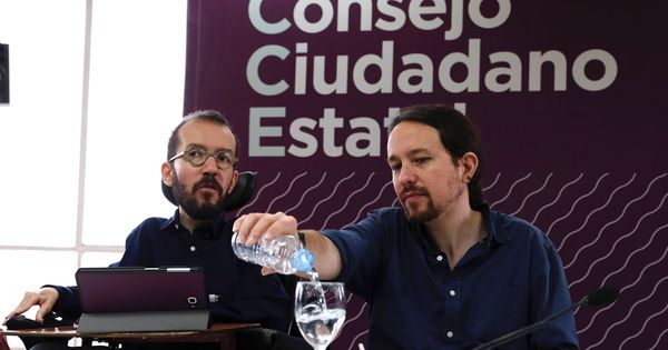 Foto: El líder de Podemos, Pablo Iglesias,d., y el secretario de Organización de Podemos, Pablo Echenique, durante la reunión del Consejo Ciudadano Estatal. (EFE)