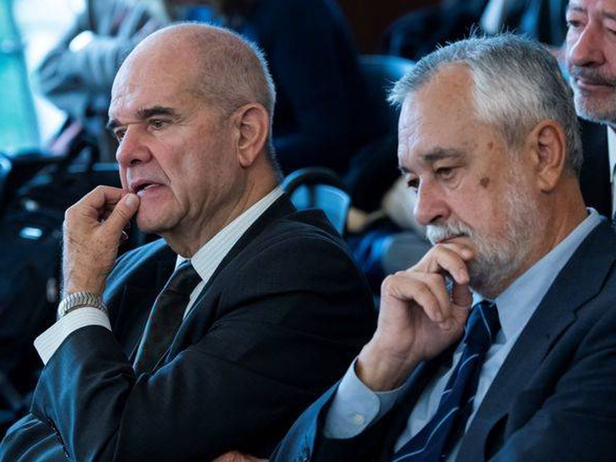 Foto: Manuel Chaves y José Antonio Griñán, en una de las sesiones del juicio de los ERE. (EFE)