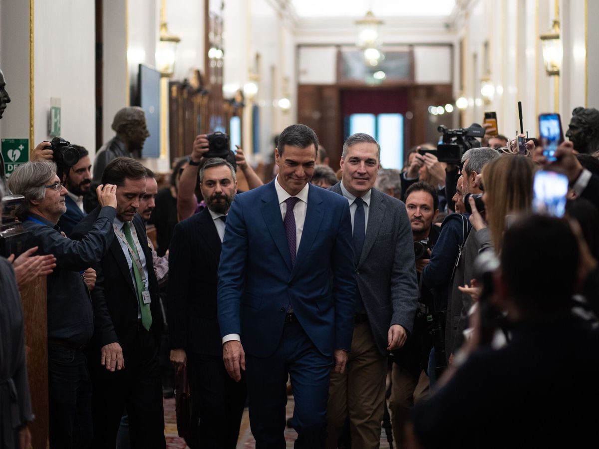 Foto: Pedro Sánchez, a su salida de la segunda sesión del debate de investidura. (Europa Press/Alejandro Martínez Vélez)