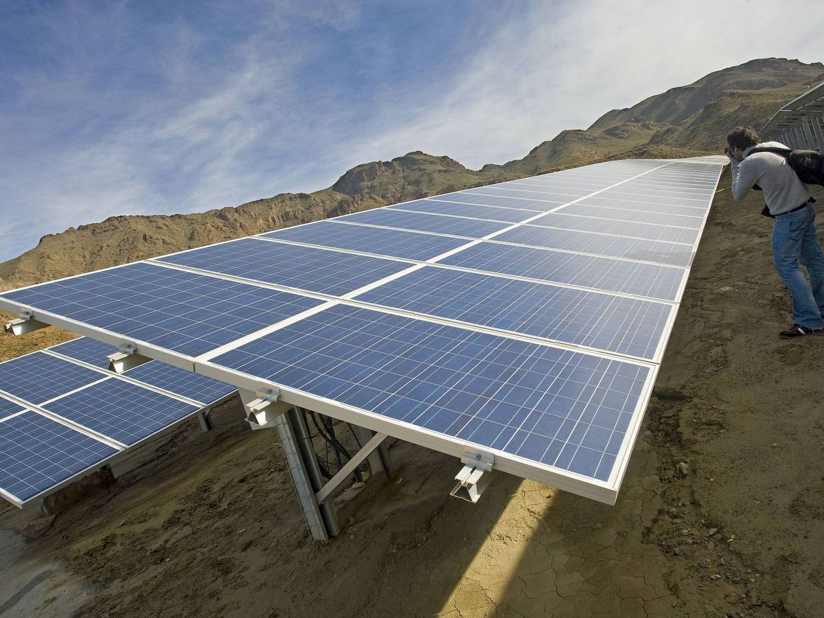 Foto: Planta solar fotovoltaica. (EFE/Carlos Barba)