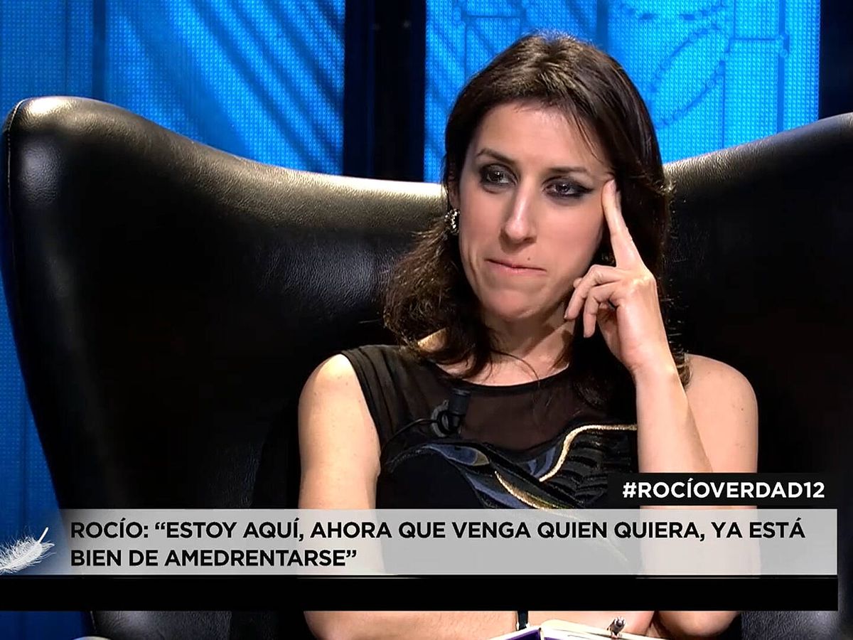 Foto: La periodista Ana Bernal-Triviño, en 'Rocío. Contar la verdad para seguir viva'. (Mediaset)