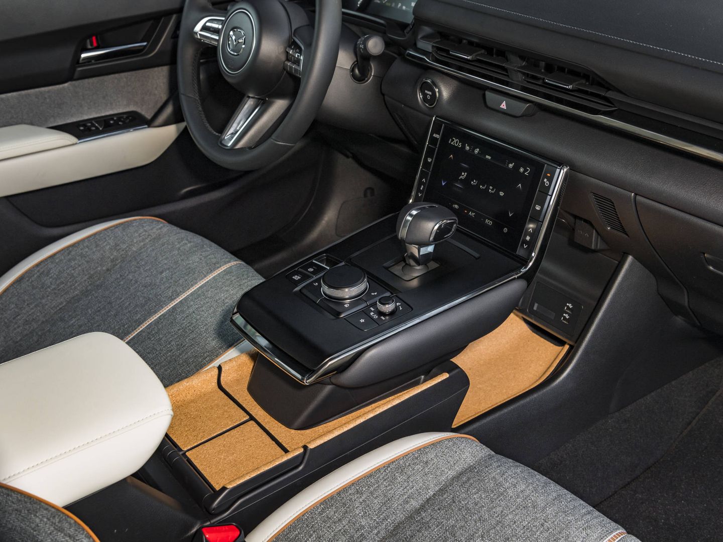 El interior del nuevo Mazda MX-30. (Cortesía)