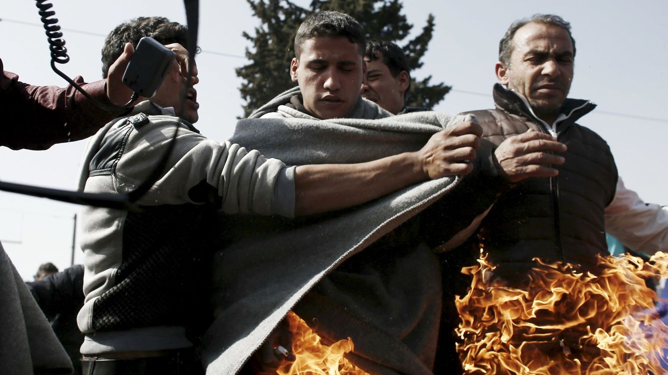 Foto: Sus compañeros lograron ponerlo a salvo y extinguir el fuego. (Reuters)
