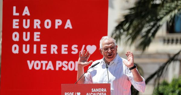 Foto: El cabeza de lista del psoe a las elecciones europeas, josep borrell participa en un acto en valència
