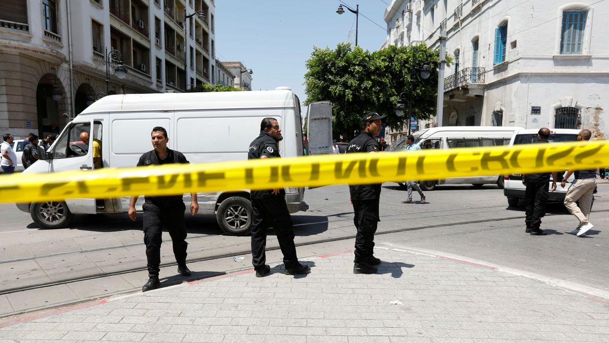 Al menos un muerto en un atentado suicida cerca de la embajada de EEUU en Túnez