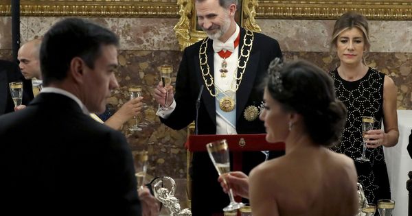 Foto: El rey Felipe VI durante la cena de gala al presidente peruano, Martín Vizcarra. (EFE)