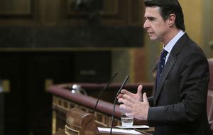 Soria aprieta a las renovables tras la 'bofetada' de Montoro a su reforma