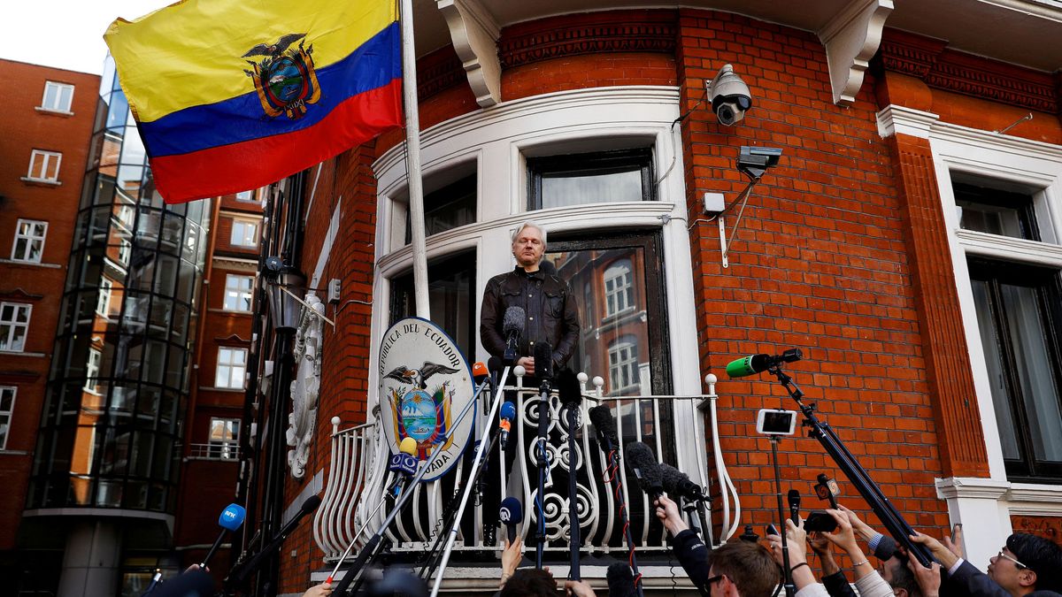 Ecuador confirma que le ha concedido la nacionalidad a Julian Assange