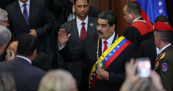 Foto: El presidente de Venezuela, Nicolás Maduro (c), llega a la ceremonia de apertura del año judicial, este jueves en Caracas, Venezuela. (EFE)