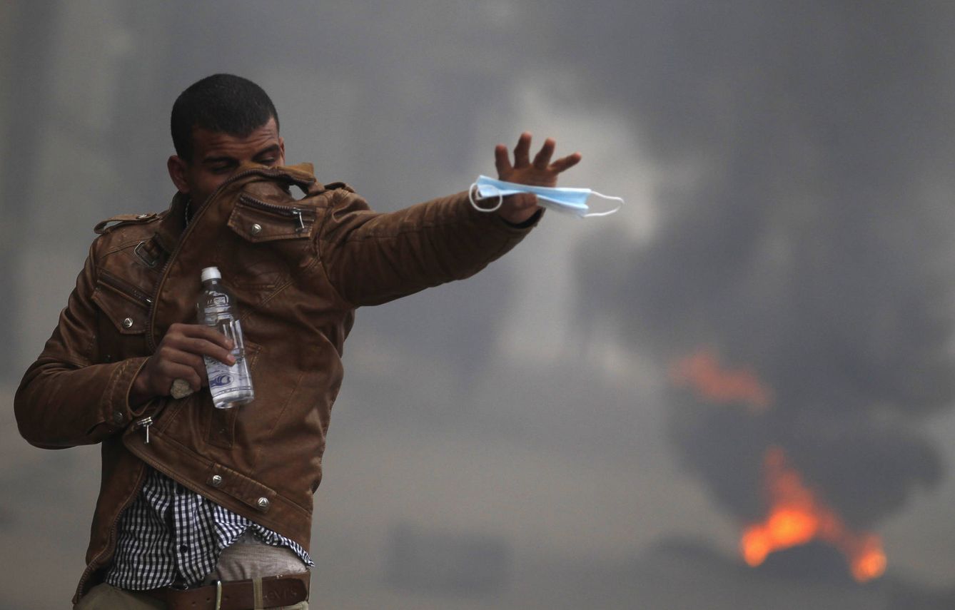 Un miembro de los Hermanos Musulmanes durante enfrentamientos con la policía en la protesta de Rabaa al-Adawiya. (Reuters) 