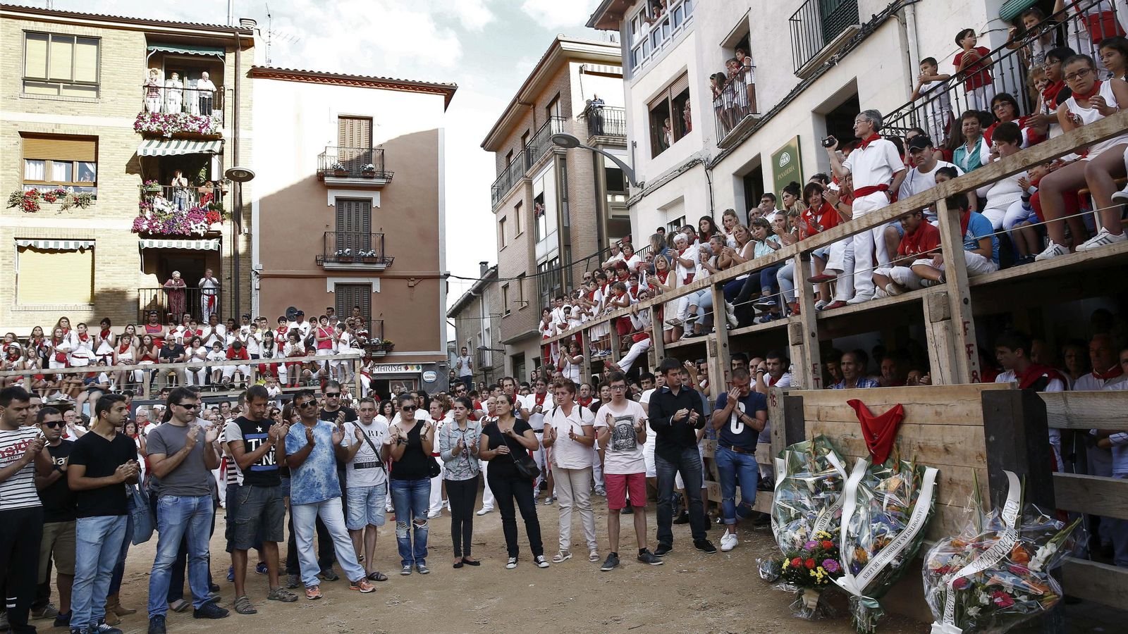 Foto: Homenaje al joven fallecido en el encierro de Lerín (Navarra). (EFE)