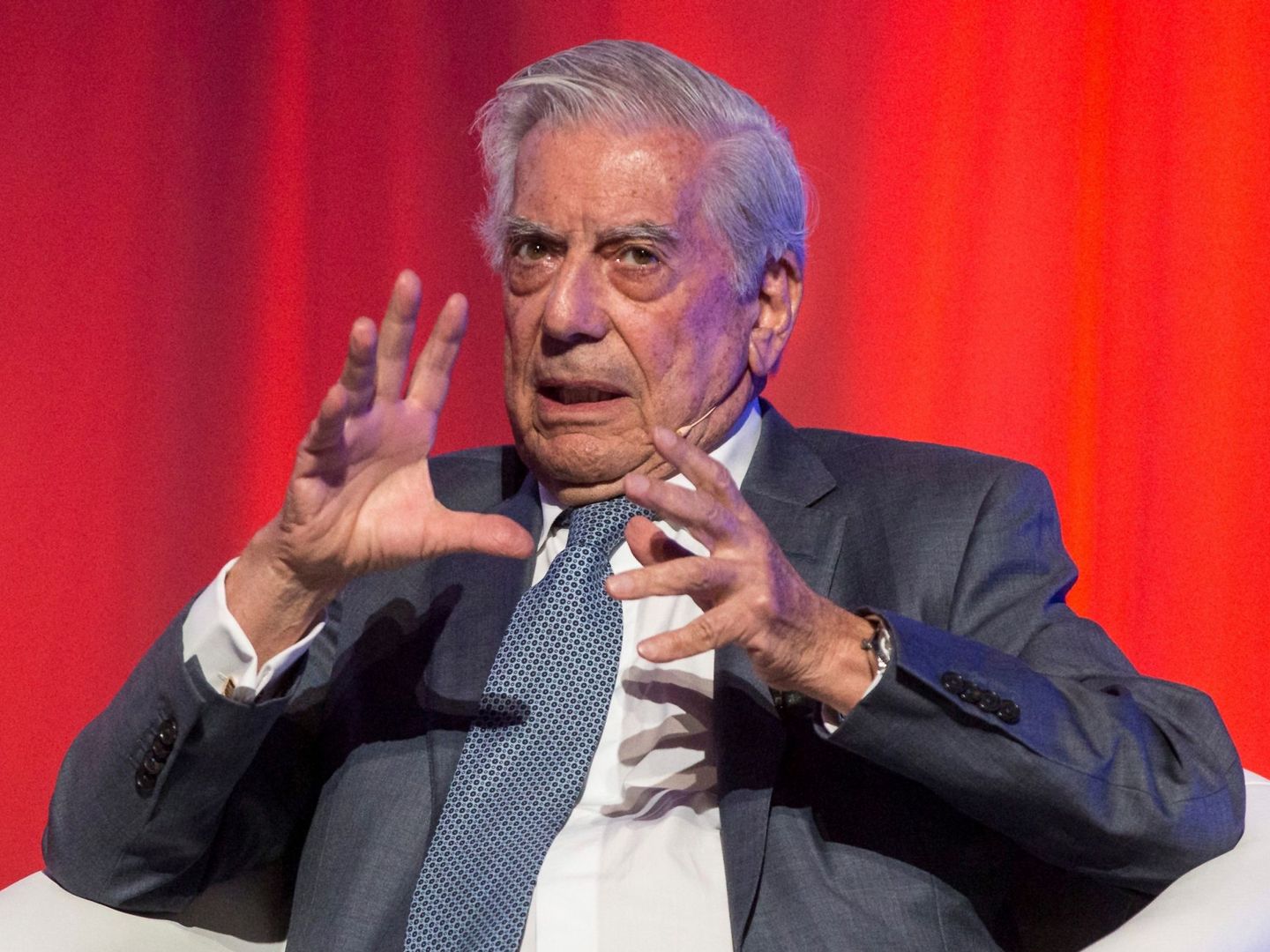 El premio Nobel de Literatura, Mario Vargas Llosa, durante el coloquio. (EFE)