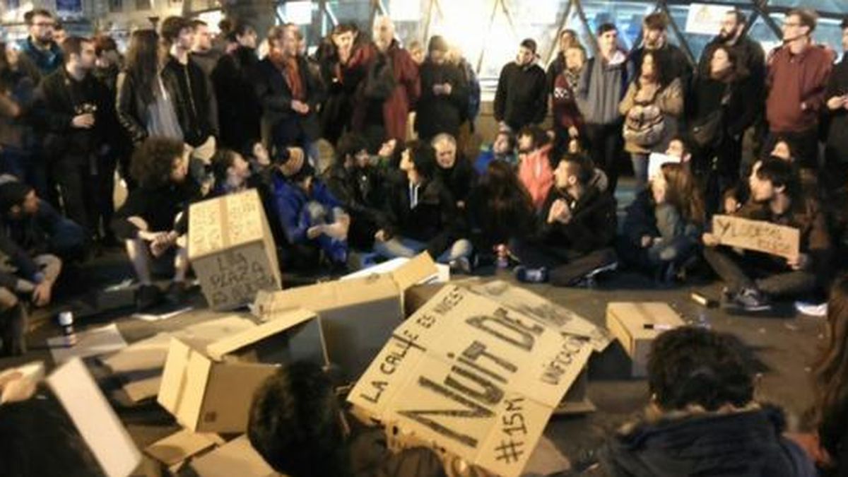 Decenas de indignados vuelven a Sol para apoyar a sus pares franceses