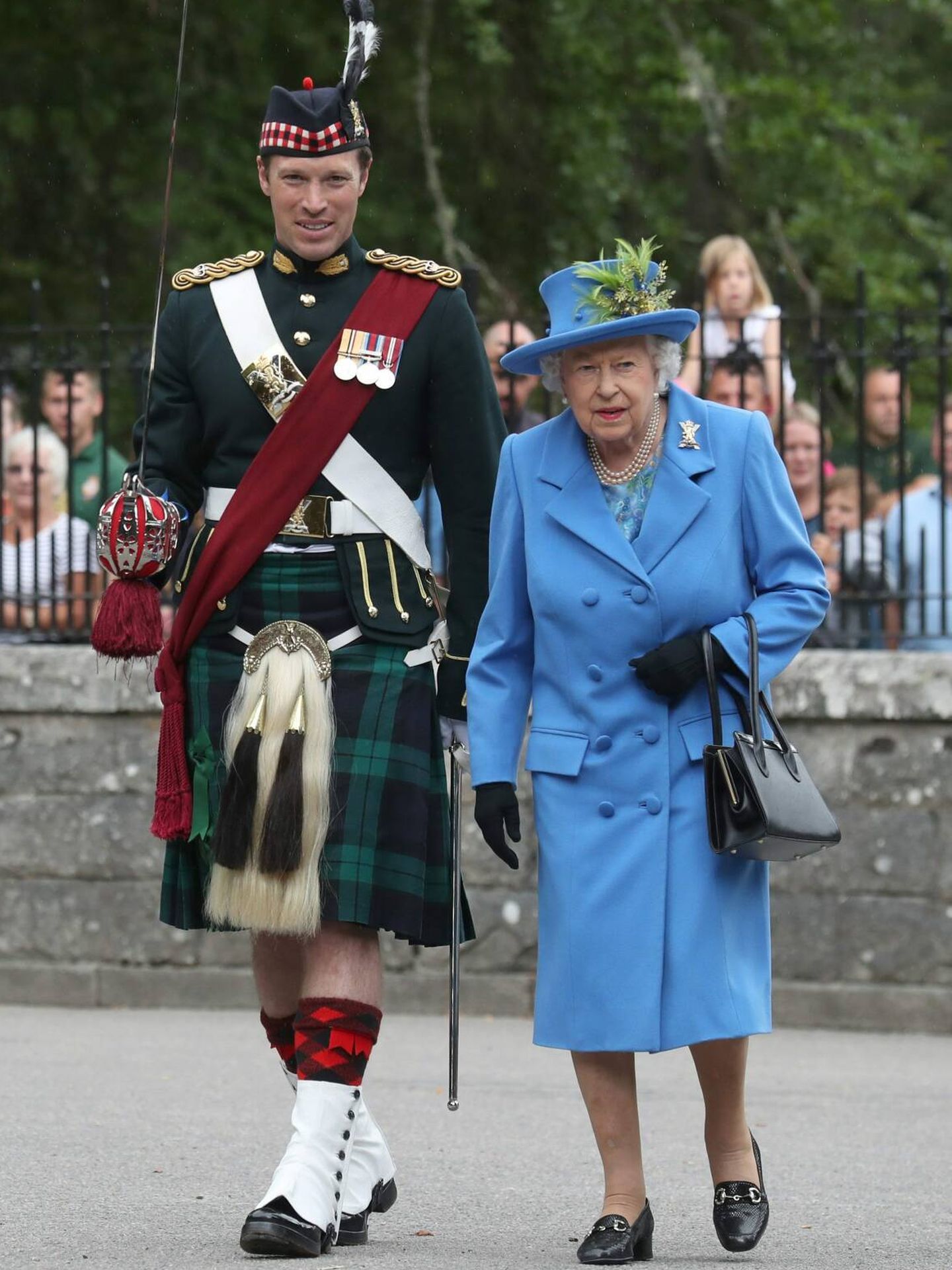 El Major Johnny, acompañando a la reina Isabel en 2018. (Cordon Press)
