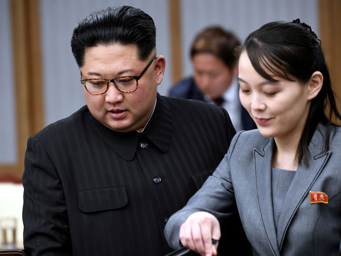 Kim Jong-un, con su hermana Kim Yo-jong en un encuentro con el presidente surcoreano Moon Jae-in en 2018. (Reuters)