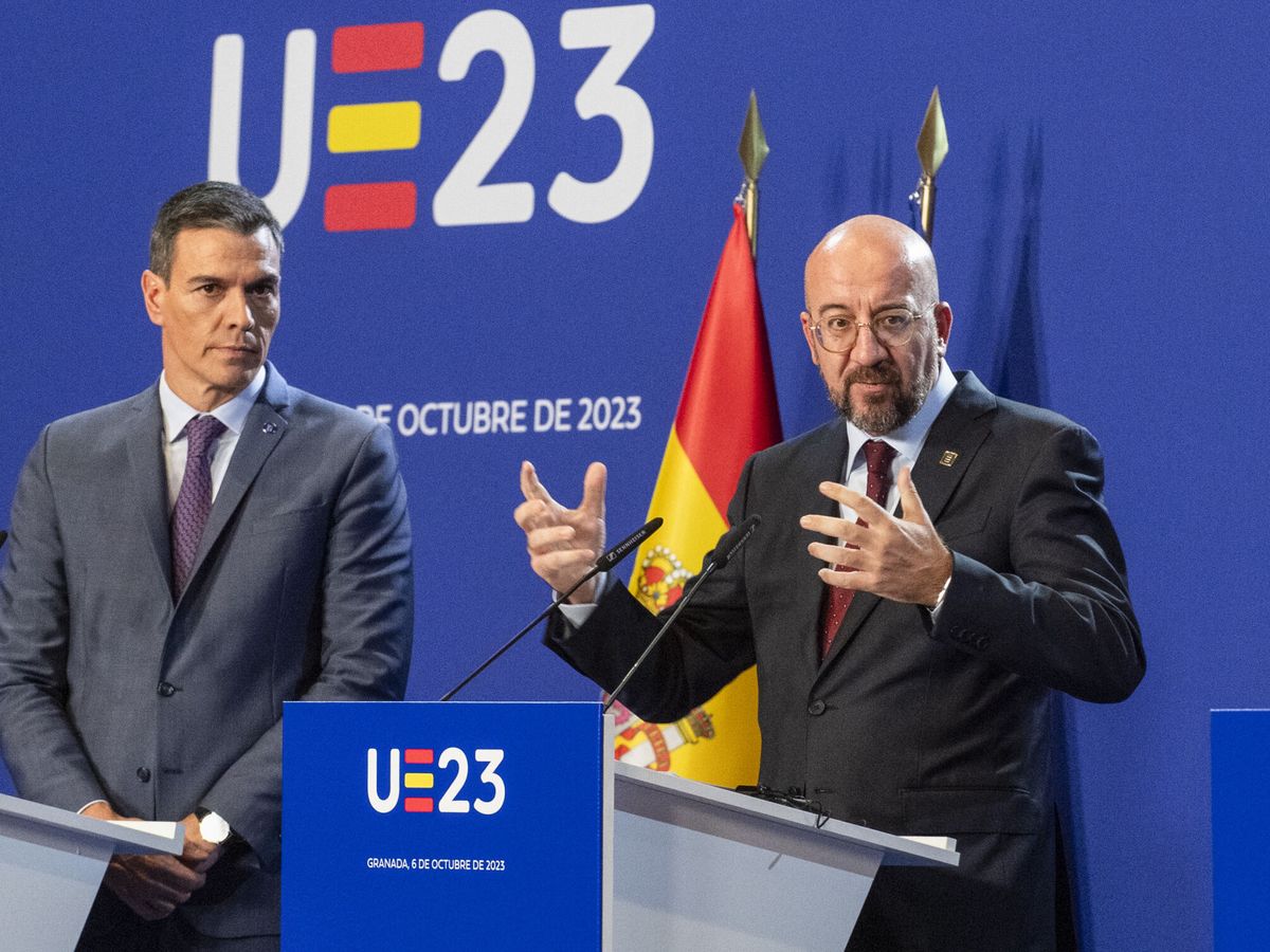 Foto: El presidente del Gobierno en funciones, Pedro Sánchez, y el presidente del Consejo Europeo, Charles Michel. (EFE/Miguel Ángel Molina)