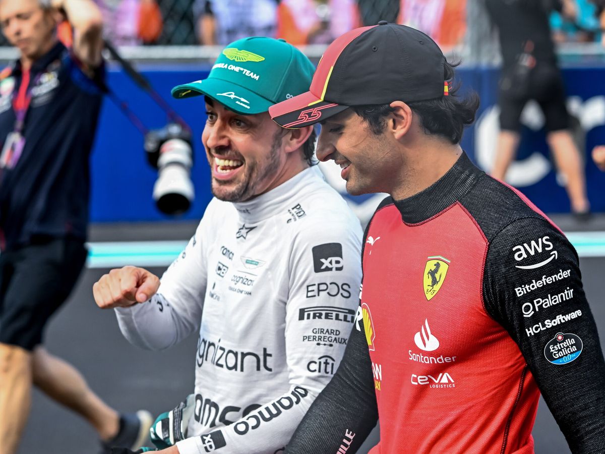 Foto: Alonso y Sainz, en el GP de EEUU. (EFE/EPA/Chandan Khanna)