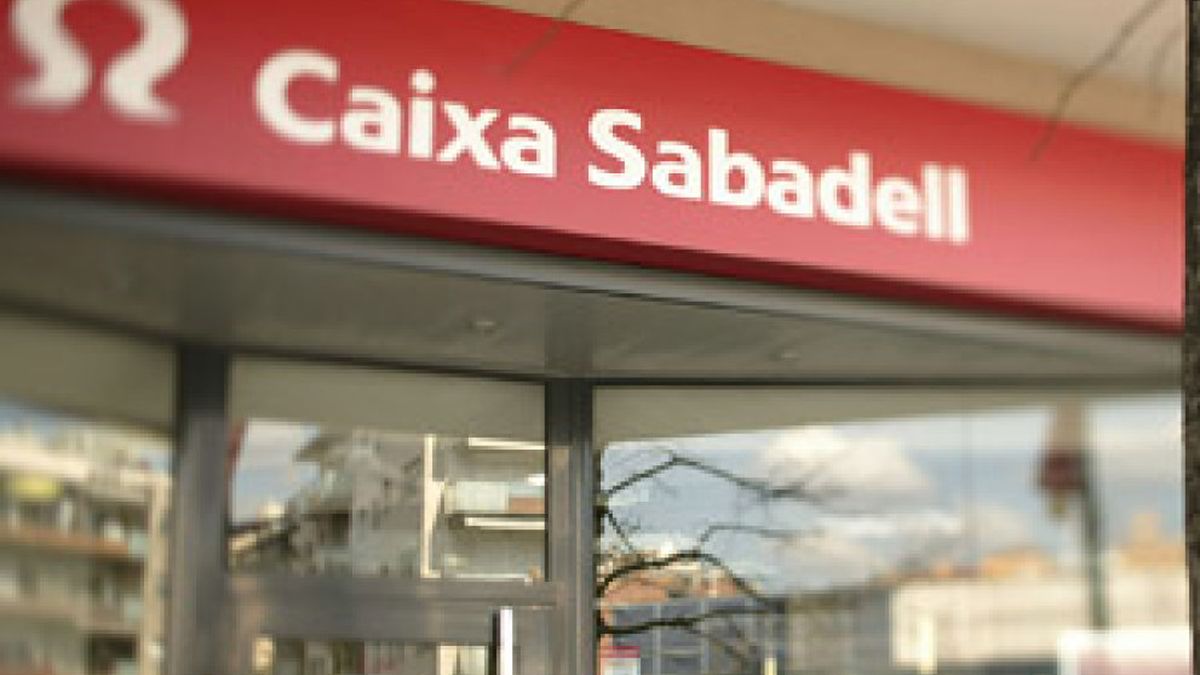 Fitch rebaja la calificación de las participaciones preferentes de Caixa Sabadell