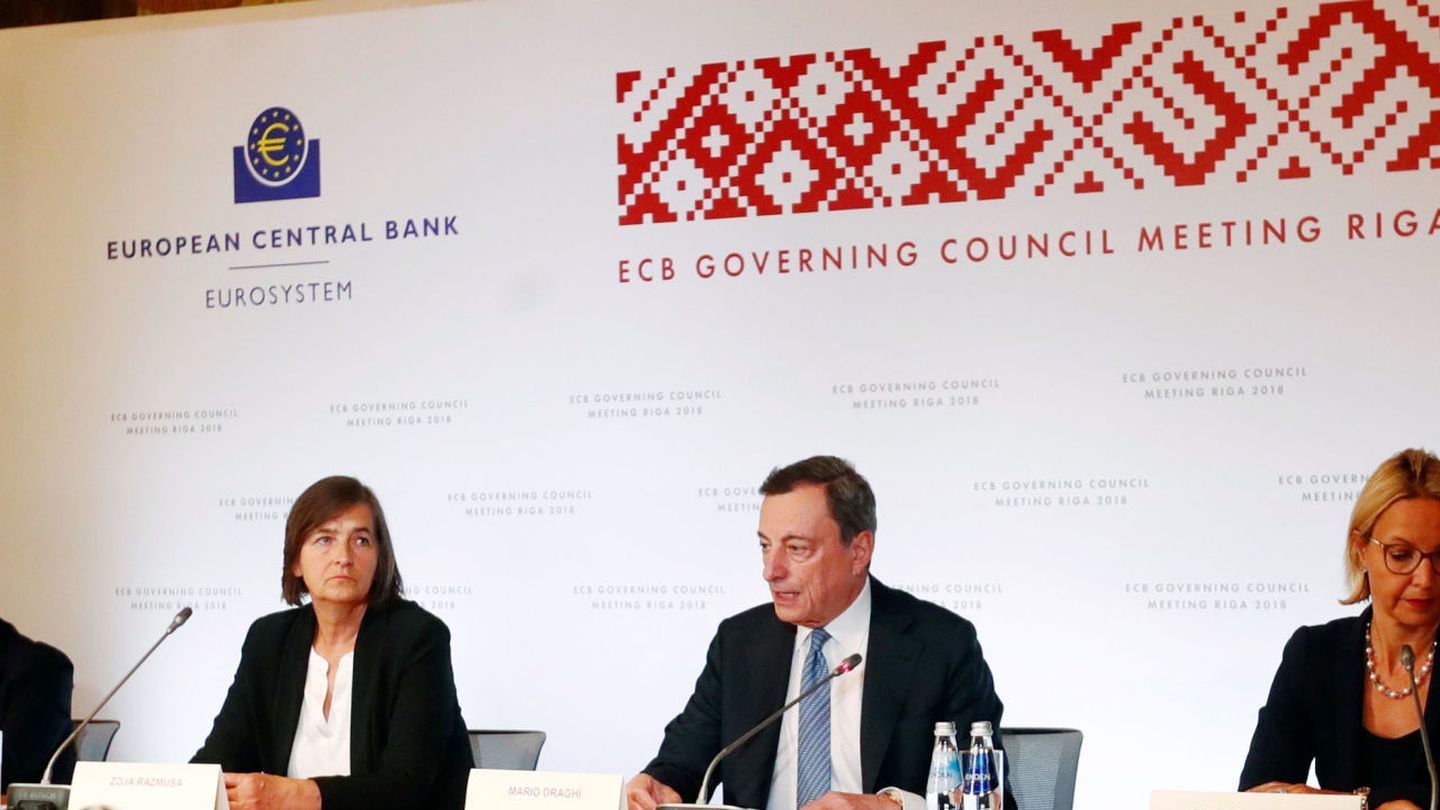 Imagen de la rueda de prensa tras la reunión del BCE en Riga este jueves. (Reuters)