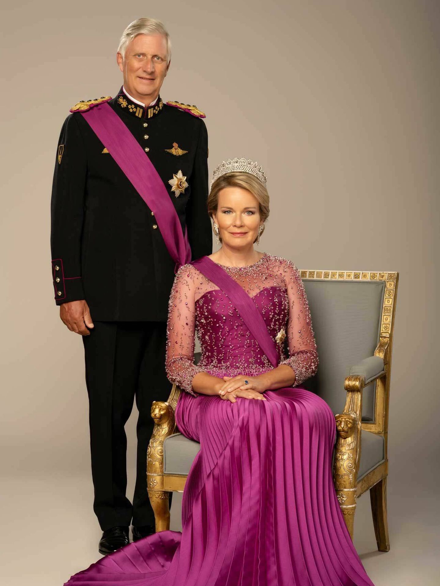  Los nuevos retratos oficiales de los reyes de Bélgica. (Casa Real belga) 