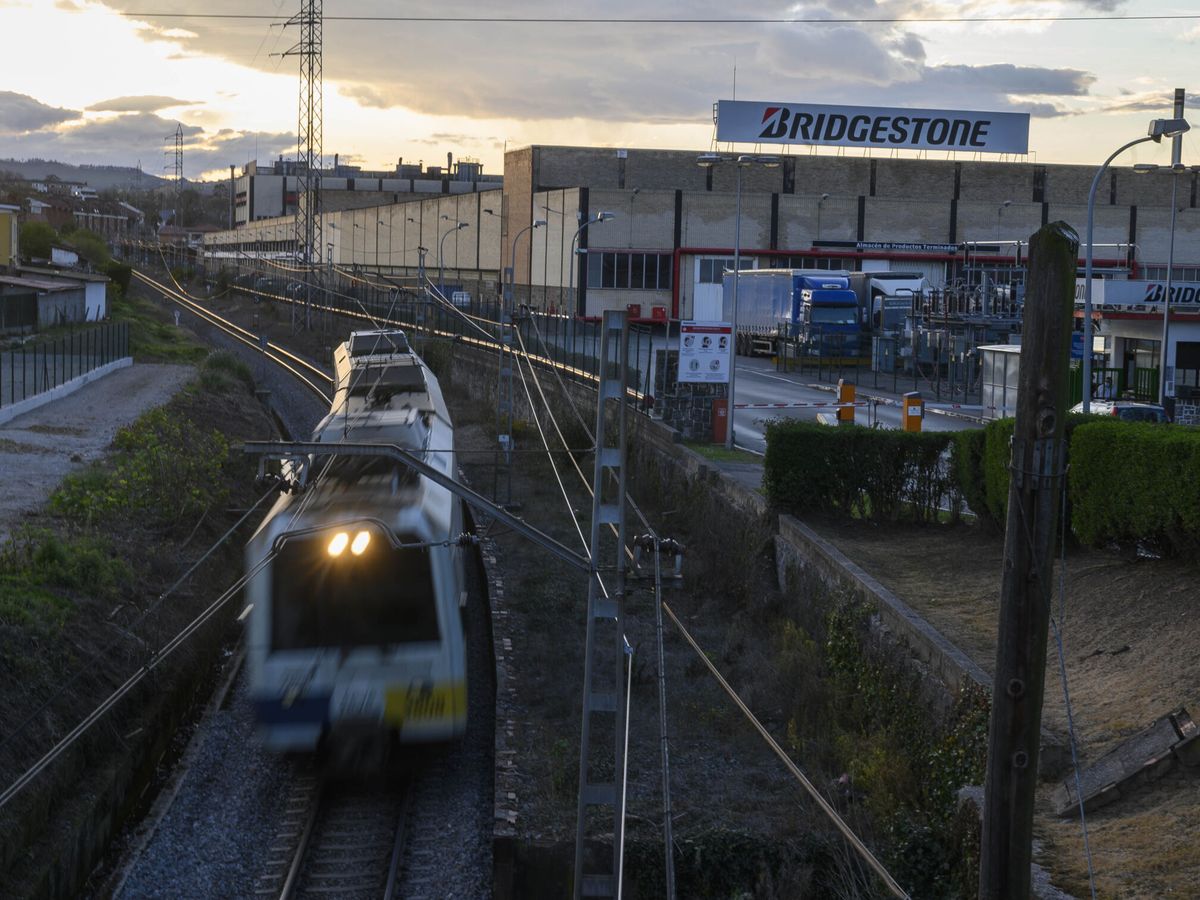 Foto: La llegada de los nuevos trenes podría retrasarse tres años más. (EFE/Pedro Puente Hoyos)