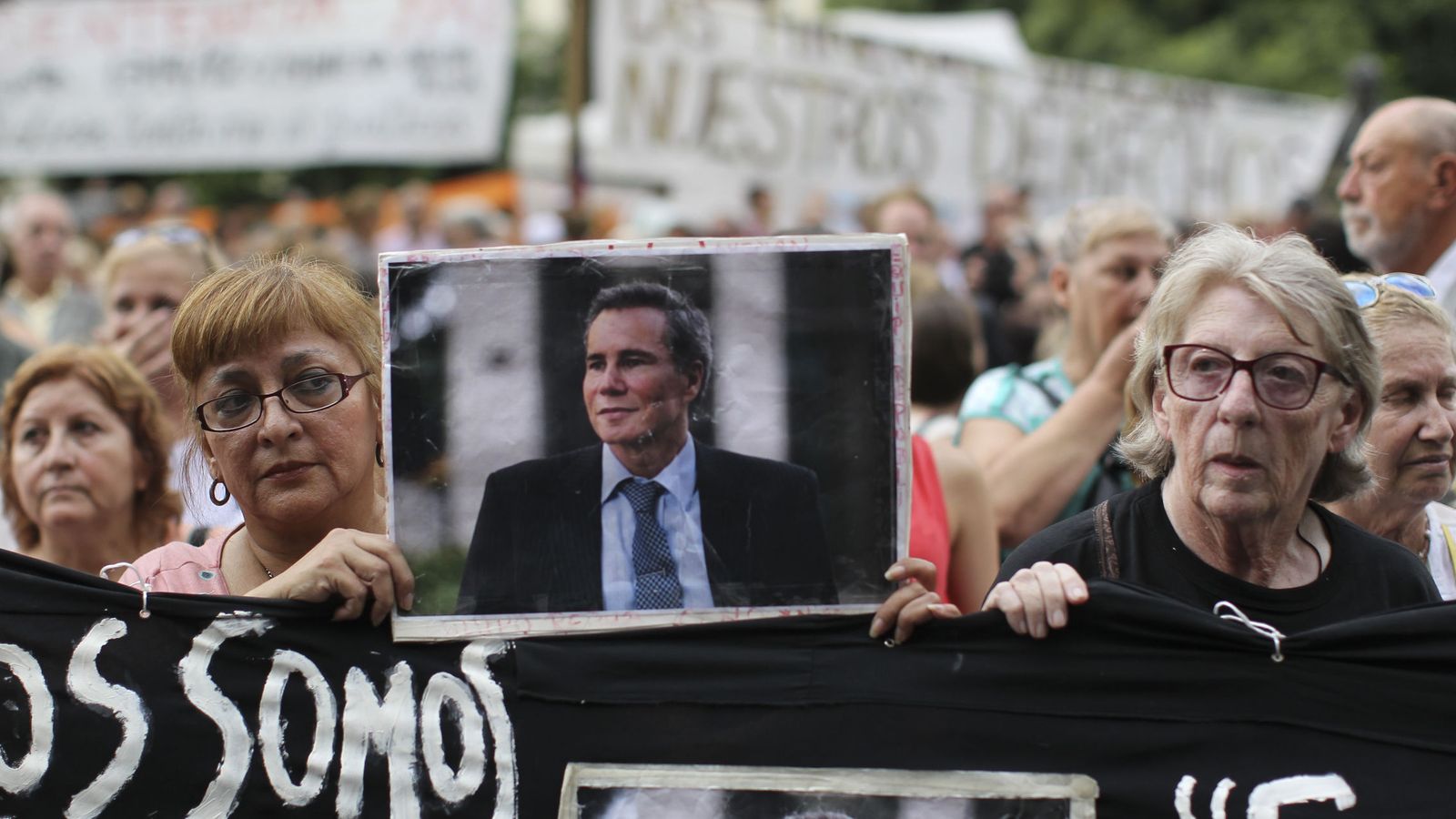 Foto: Argentinos marchan en Buenos Aires en protesta por la muerte del fiscal Alberto Nisman, el 18 de febrero de 2016 (Efe). 